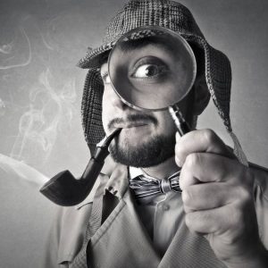 Como o detetive identifica comportamentos suspeitos em empresas